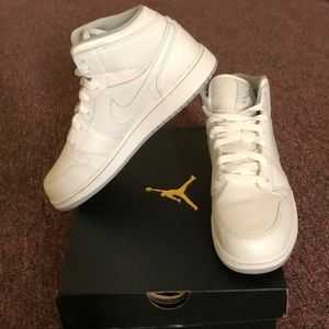 Jordan 1 Mid ‘White/Wolf Grey’